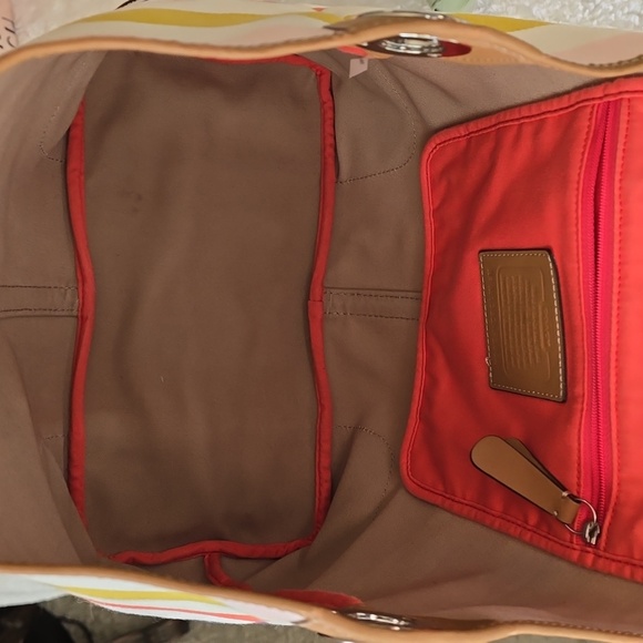 Coach Hadley Tote - Picture 11 of 14